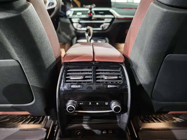 Фото 11 - BMW 5 Series