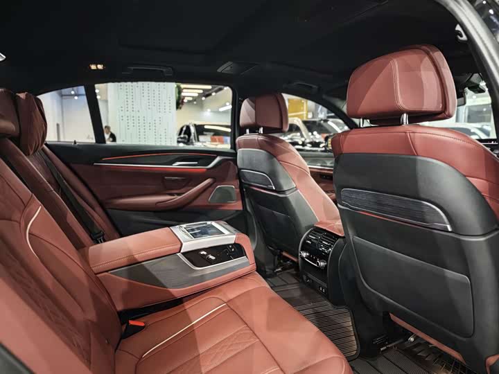 Фото 13 - BMW 5 Series