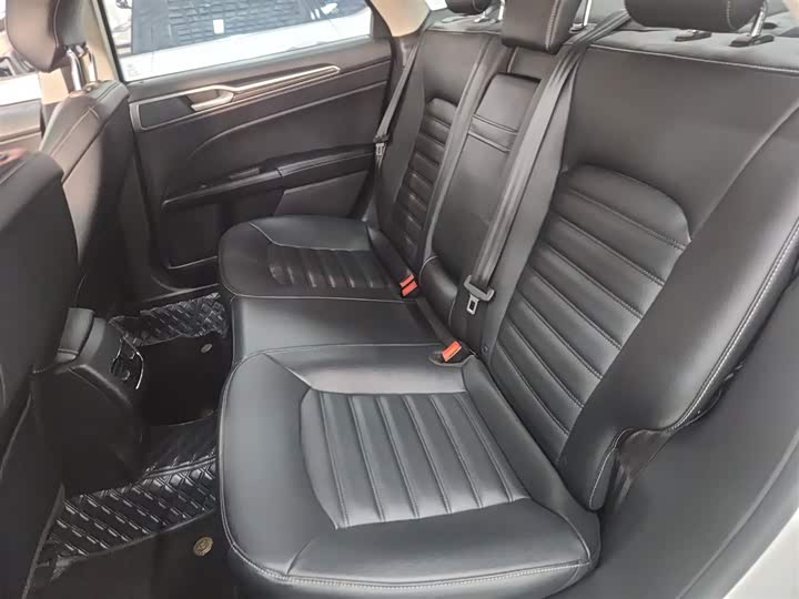 Фото 17 - Ford Mondeo