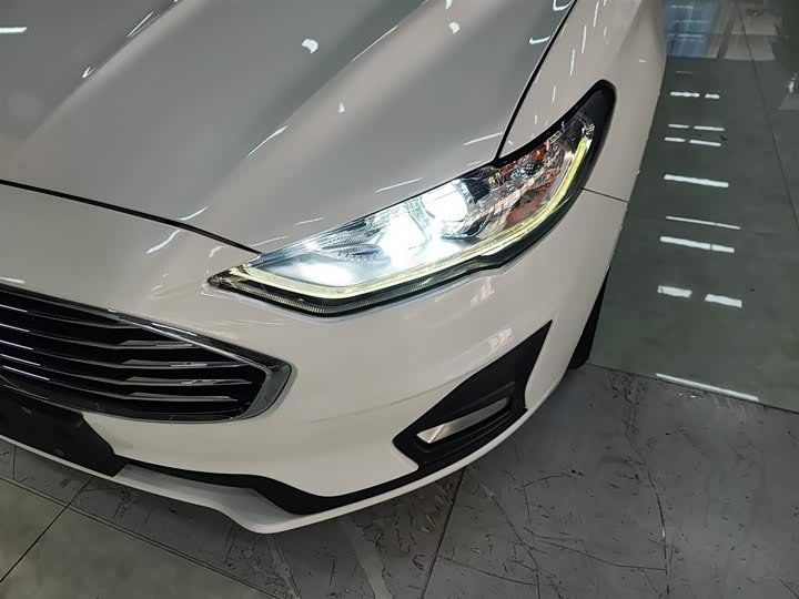 Фото 24 - Ford Mondeo