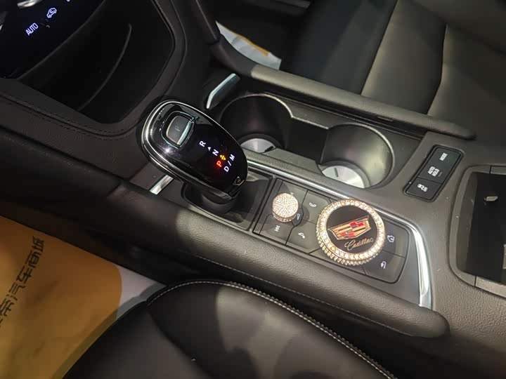 Фото 14 - Cadillac XT5