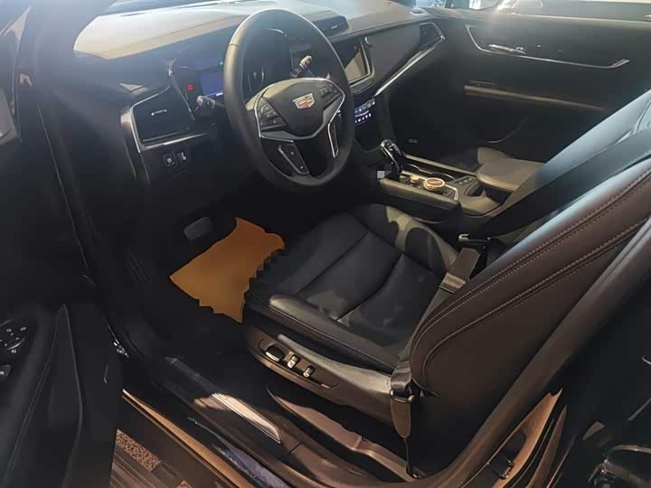 Фото 15 - Cadillac XT5