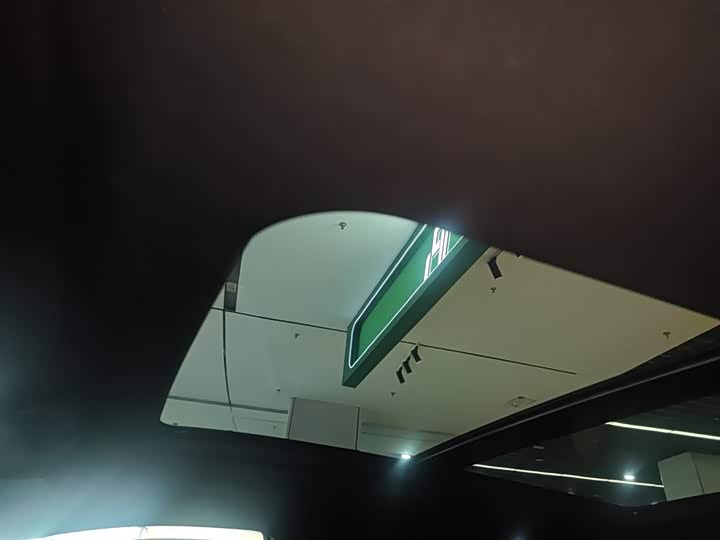 Фото 18 - Cadillac XT5