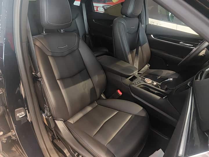 Фото 25 - Cadillac XT5