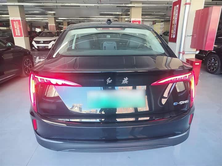 Фото 6 - Hongqi E-QM5