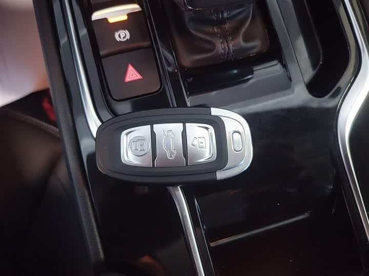 Фото 9 - Hongqi E-QM5