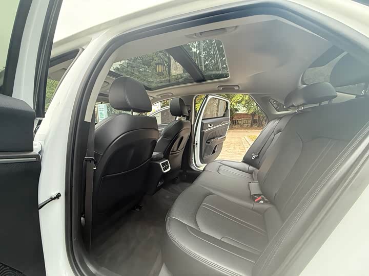 Фото 10 - Kia K5