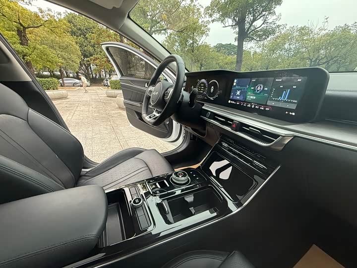 Фото 13 - Kia K5