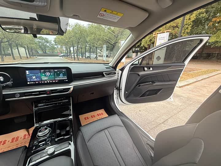 Фото 15 - Kia K5