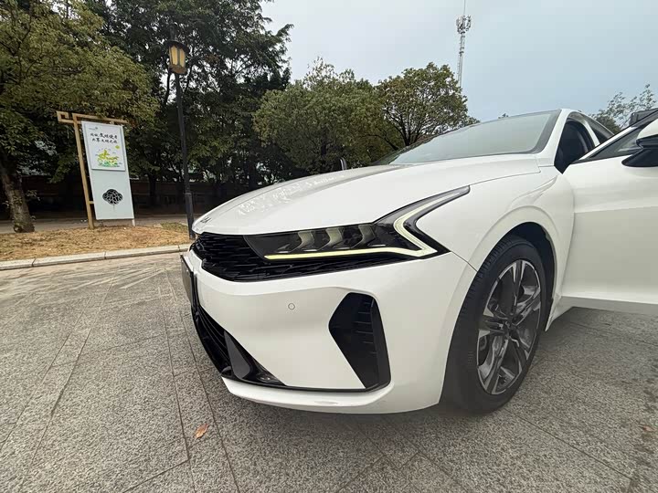 Фото 17 - Kia K5