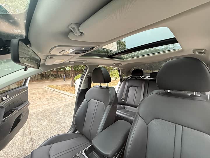 Фото 18 - Kia K5