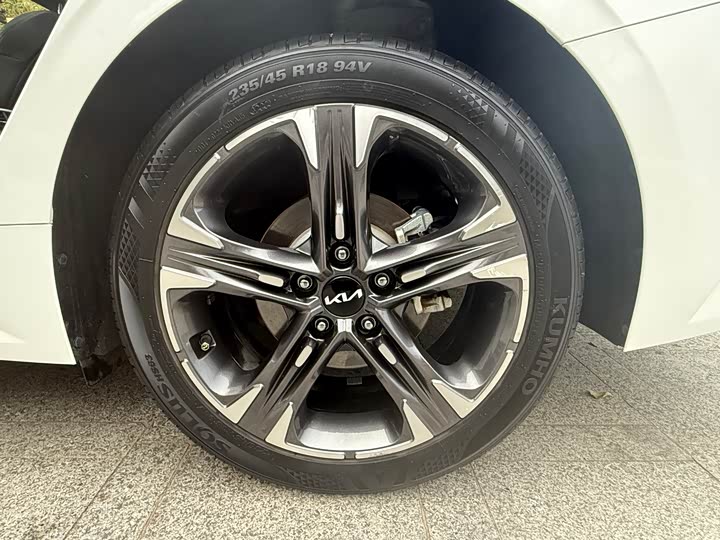 Фото 19 - Kia K5