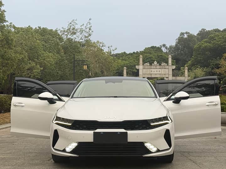 Фото 20 - Kia K5