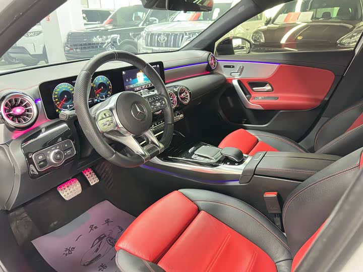 Фото 10 - Mercedes-Benz A-Class AMG