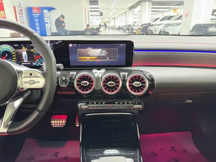 Фото 14 - Mercedes-Benz A-Class AMG