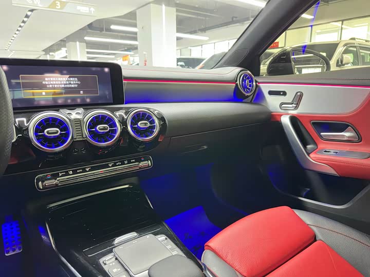 Фото 16 - Mercedes-Benz A-Class AMG