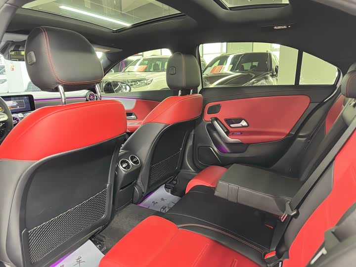 Фото 20 - Mercedes-Benz A-Class AMG