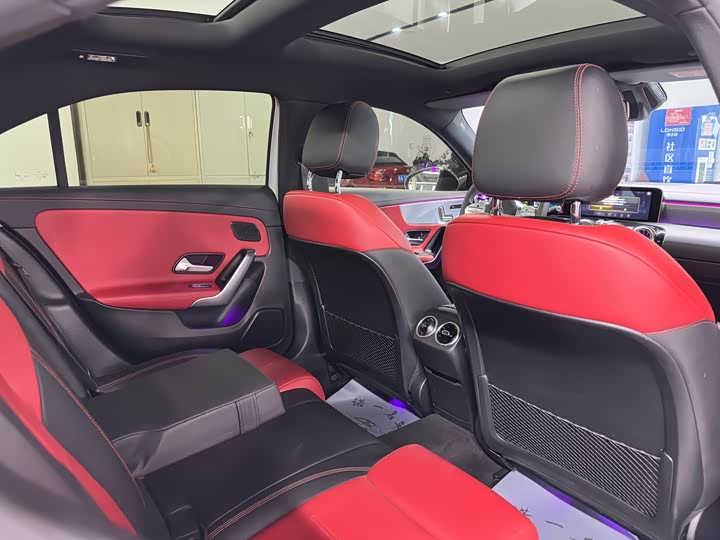 Фото 22 - Mercedes-Benz A-Class AMG