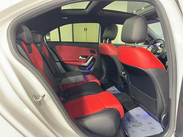 Фото 23 - Mercedes-Benz A-Class AMG