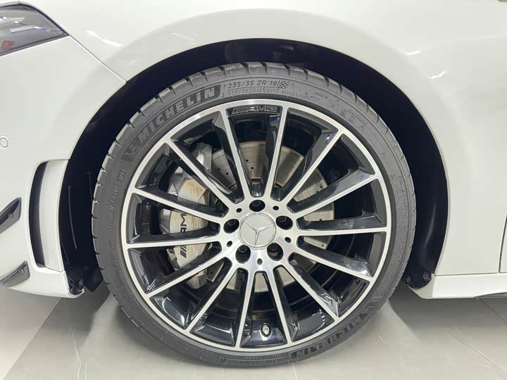 Фото 26 - Mercedes-Benz A-Class AMG