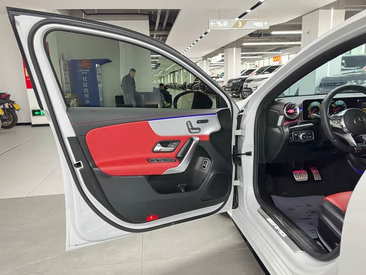 Фото 6 - Mercedes-Benz A-Class AMG