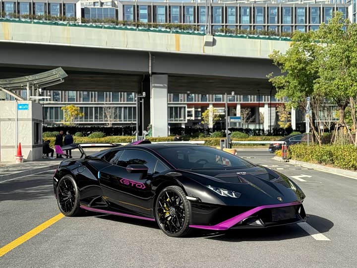 Фото 2 - Lamborghini Huracán