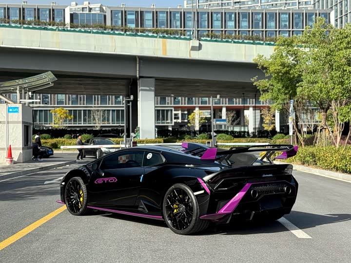 Фото 9 - Lamborghini Huracán