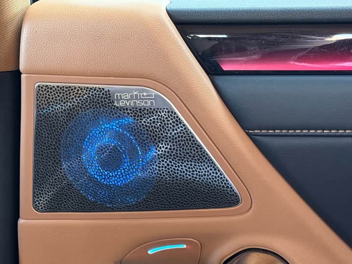 Фото 22 - Lexus ES