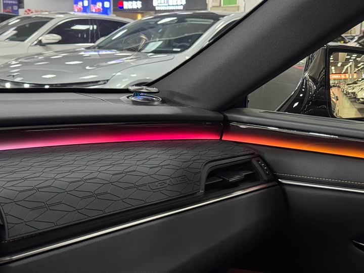 Фото 23 - Lexus ES