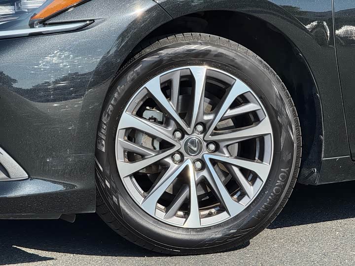 Фото 5 - Lexus ES