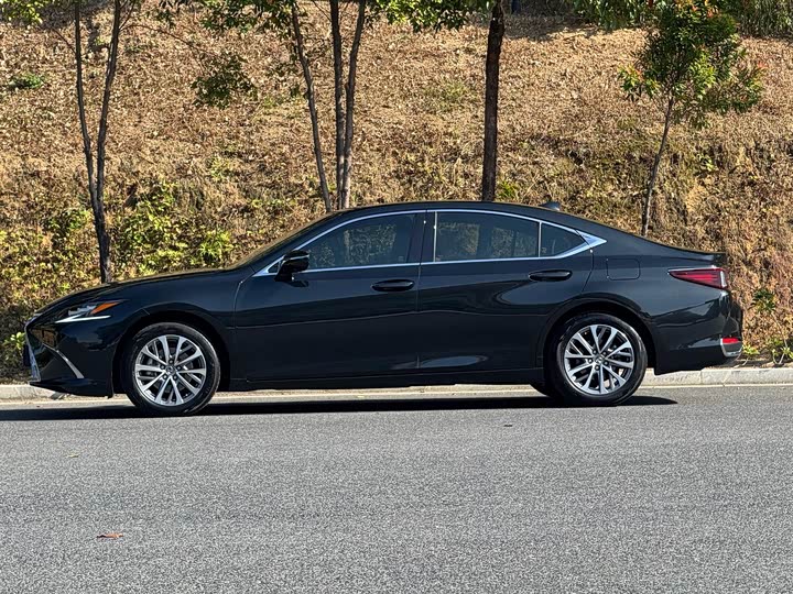 Фото 6 - Lexus ES