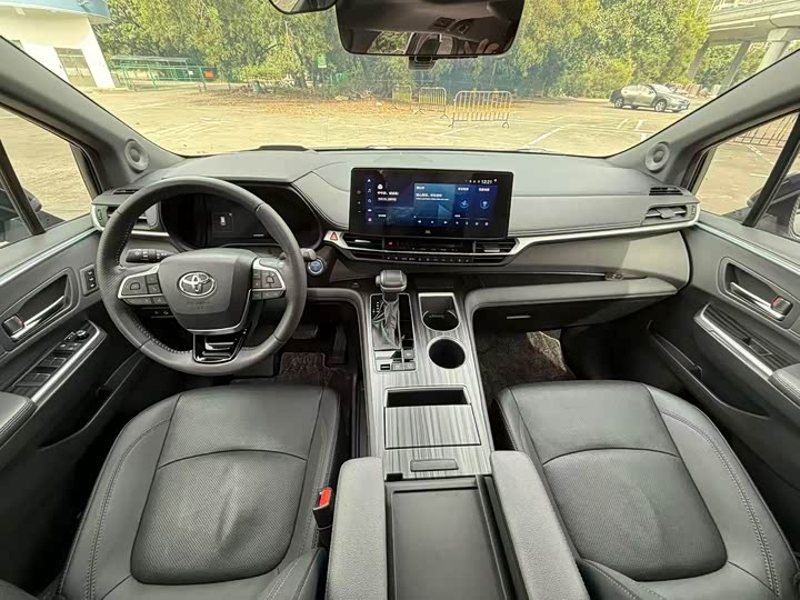 Фото 4 - Toyota Sienna