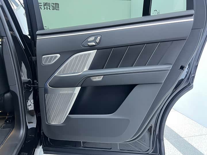 Фото 19 - Nio Onvo L90