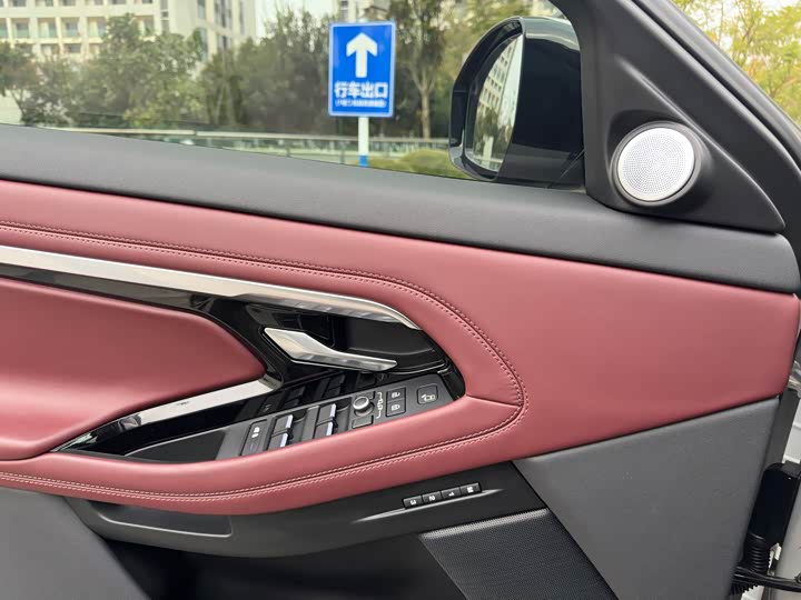 Фото 18 - Land Rover Range Rover Evoque L