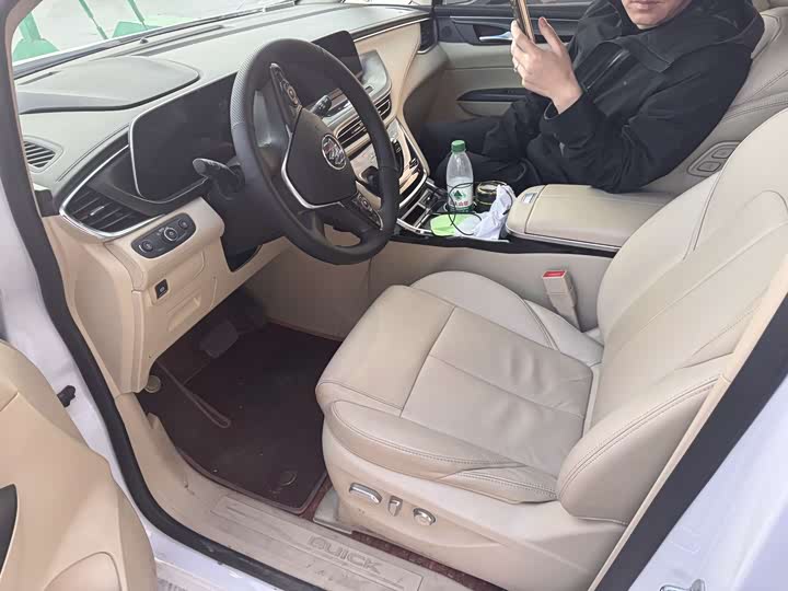 Фото 4 - Buick GL8 ES