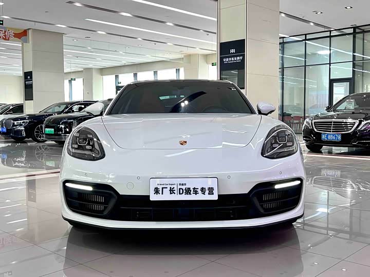 Фото 2 - Porsche Panamera