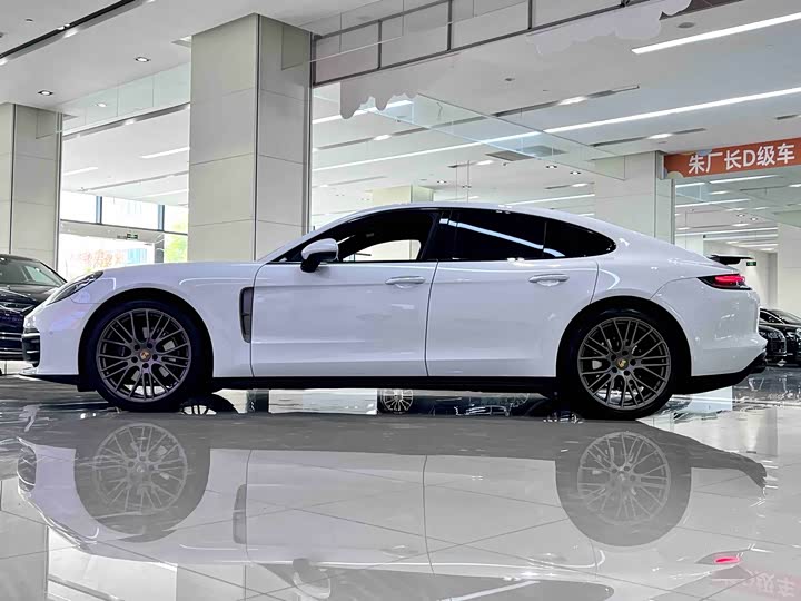 Фото 3 - Porsche Panamera