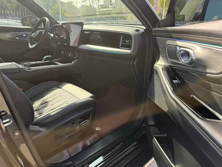 Фото 17 - GAC Trumpchi GS8