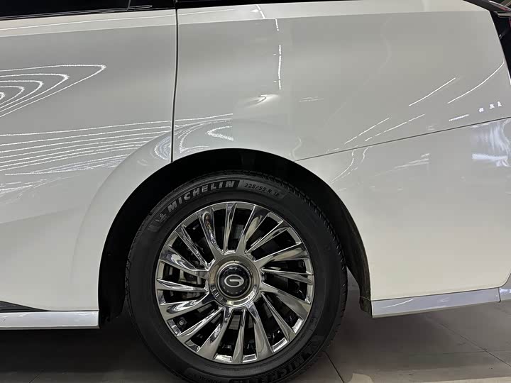 Фото 21 - GAC Trumpchi M8