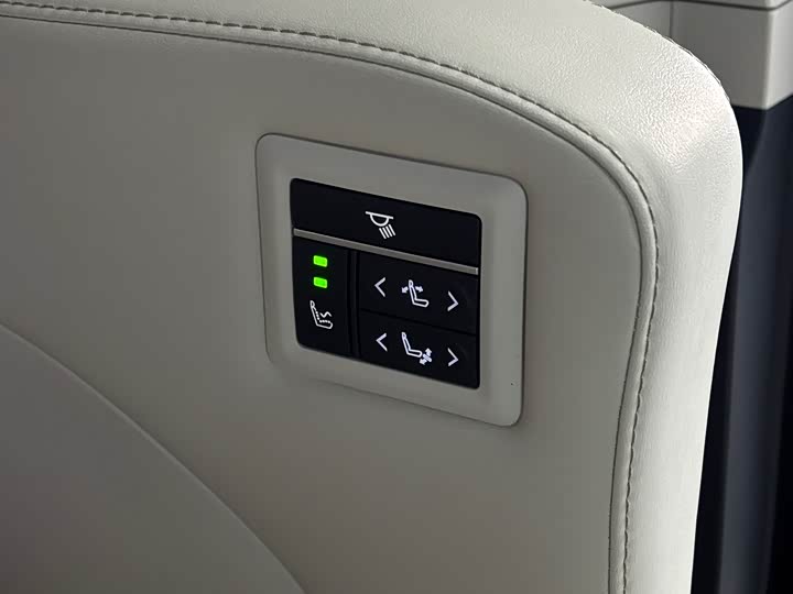 Фото 10 - Toyota Sienna