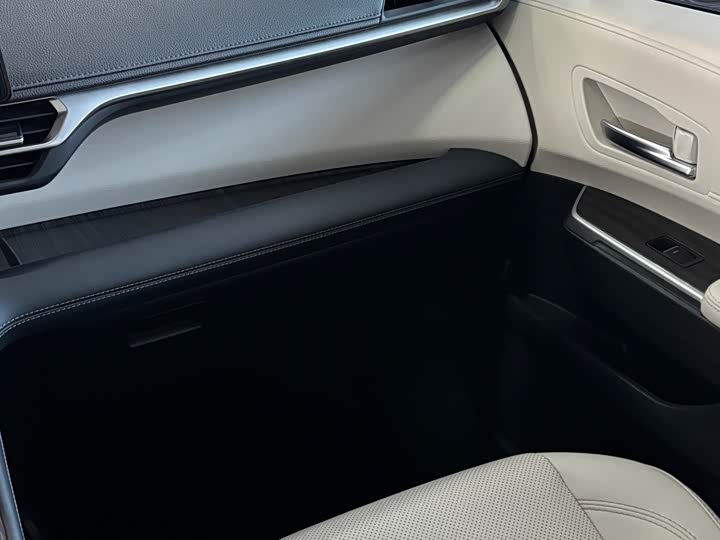 Фото 11 - Toyota Sienna