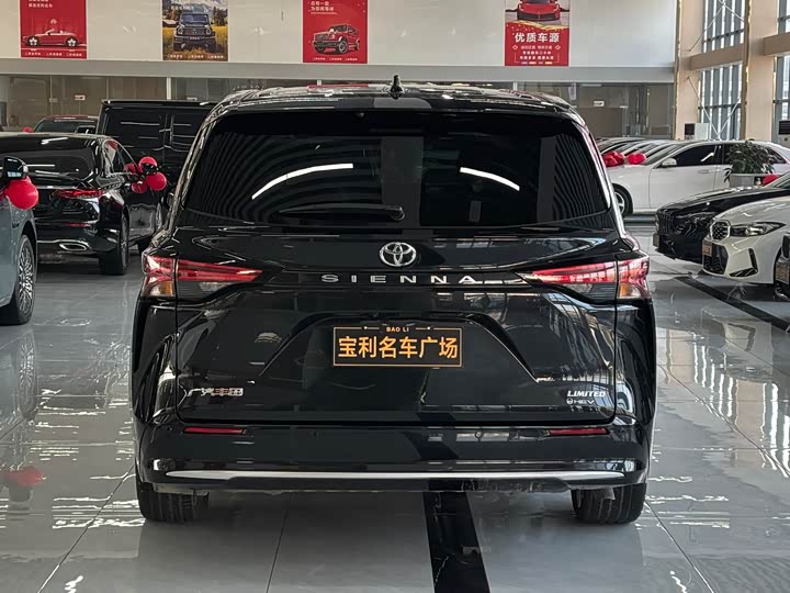 Фото 13 - Toyota Sienna