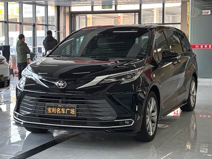 Фото 2 - Toyota Sienna