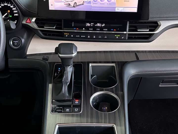 Фото 5 - Toyota Sienna