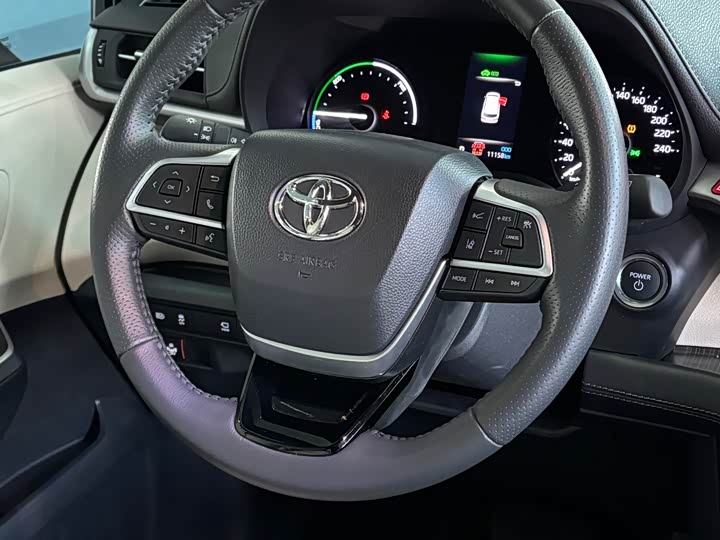 Фото 6 - Toyota Sienna