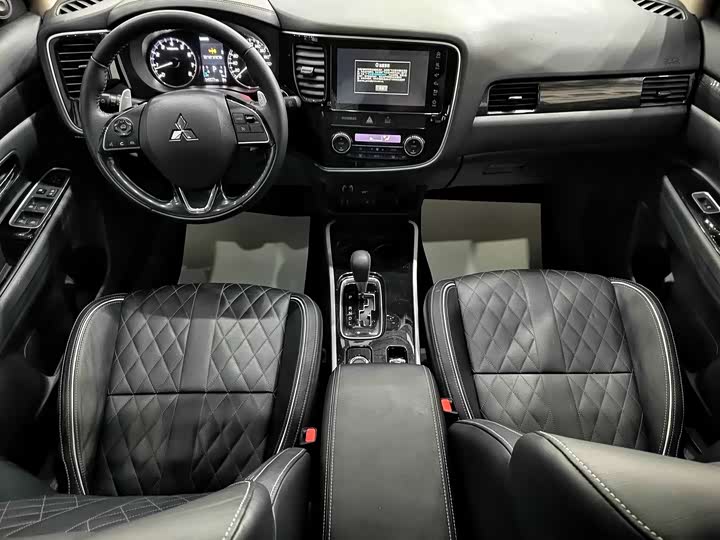 Фото 13 - Mitsubishi Outlander