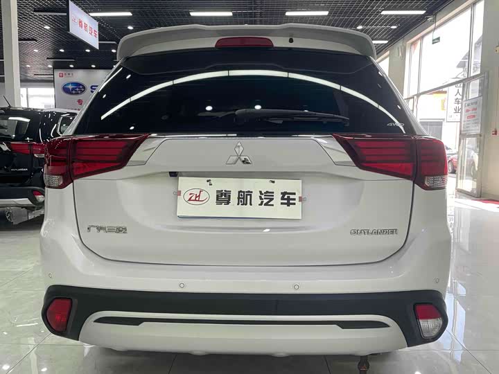 Фото 7 - Mitsubishi Outlander