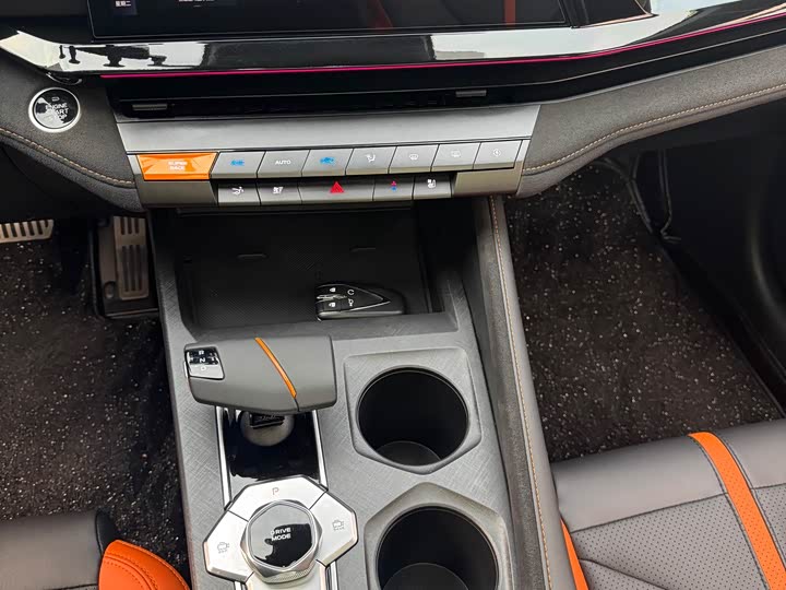 Фото 13 - Changan UNI-V