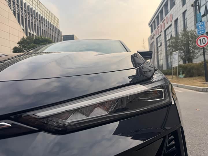 Фото 2 - Changan UNI-V