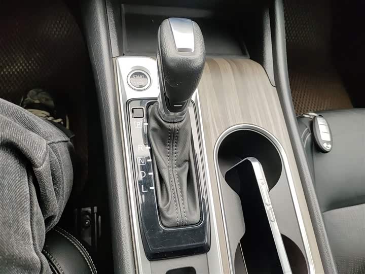 Фото 14 - Nissan Teana